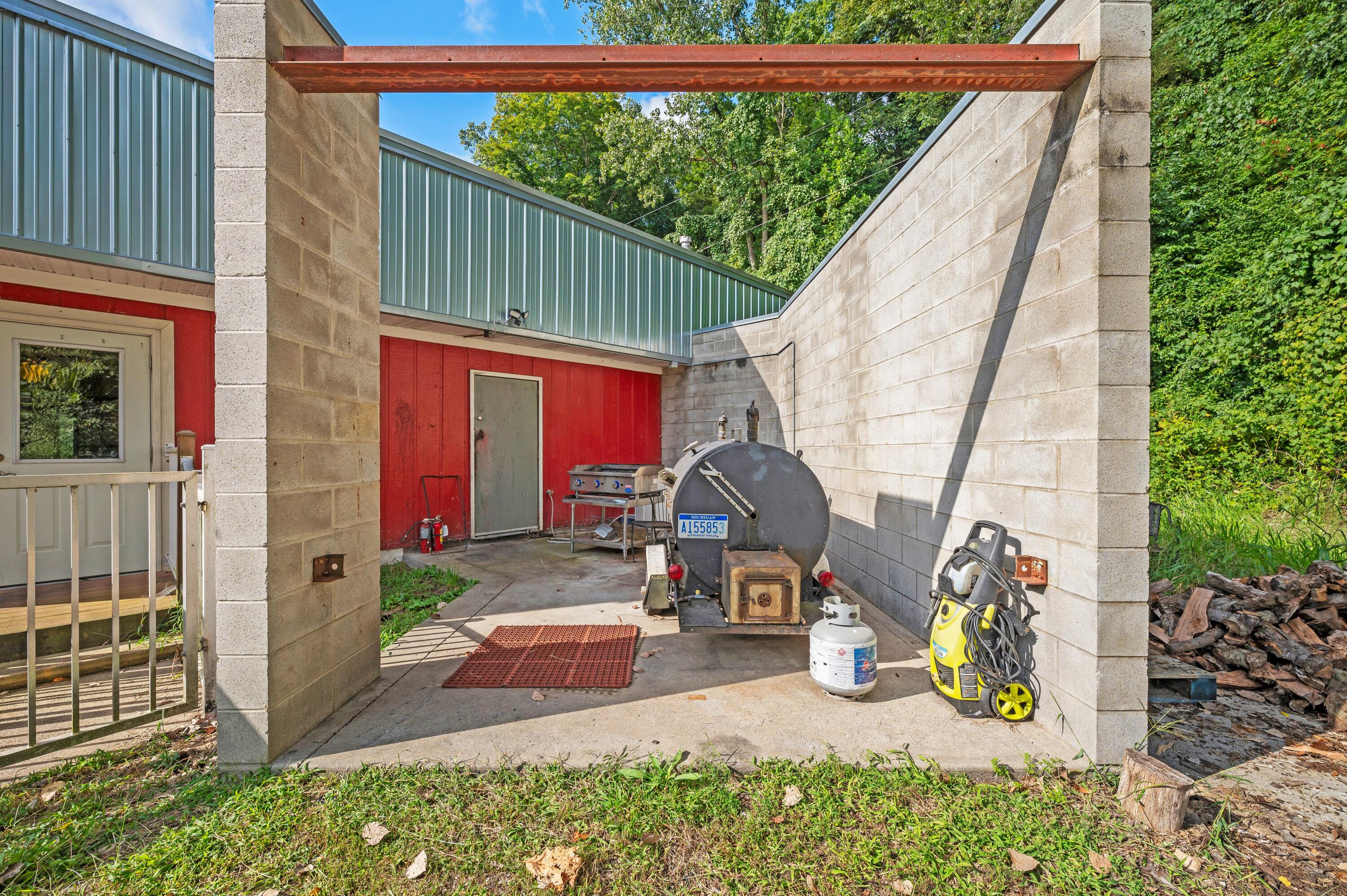 15212 Red Bud Trail N