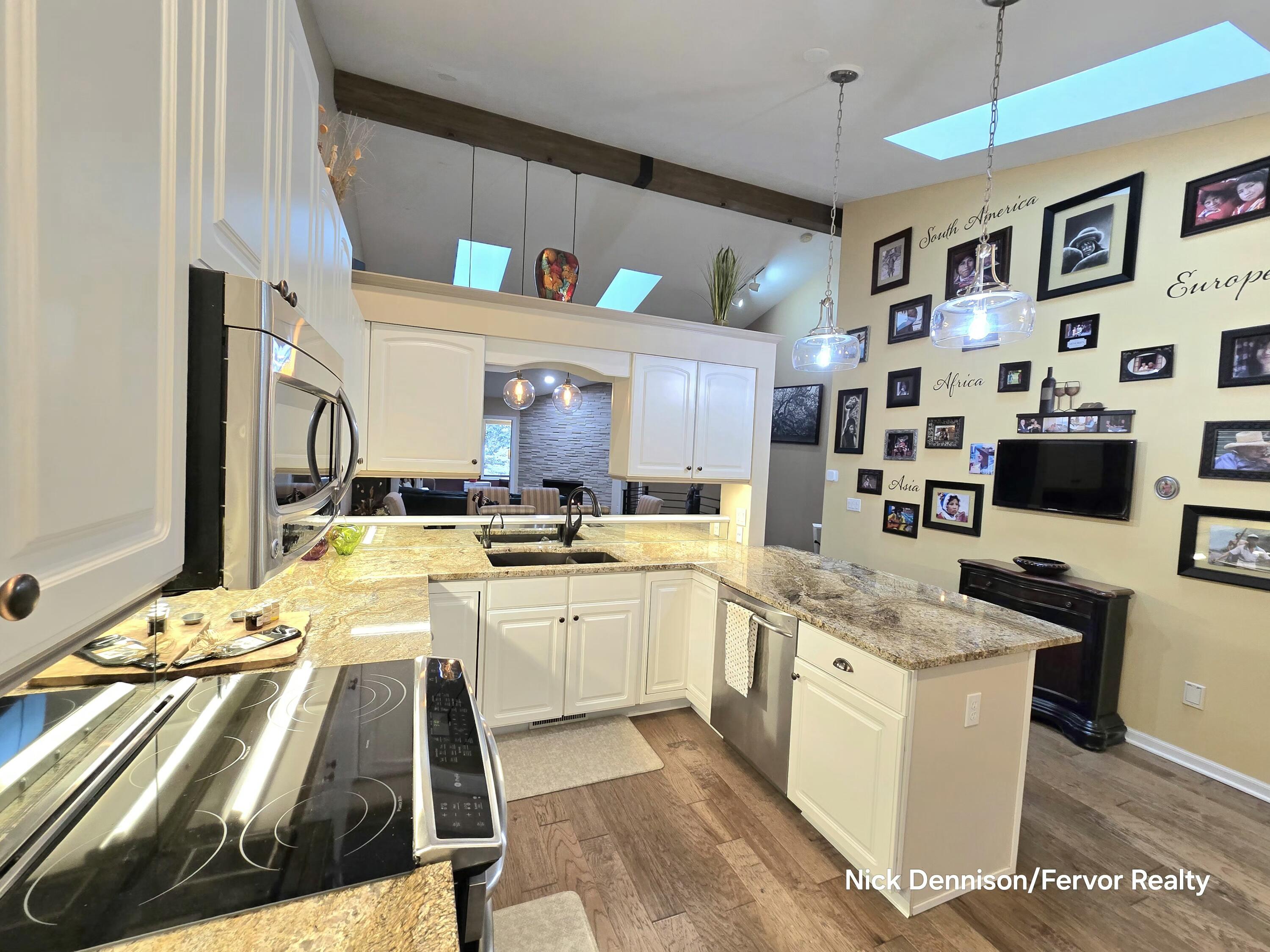 2225 Aimie Avenue SW