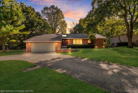 Photo of 2779 W Wattles Road, Troy City, MI 48098 (MLS # 20261085144)