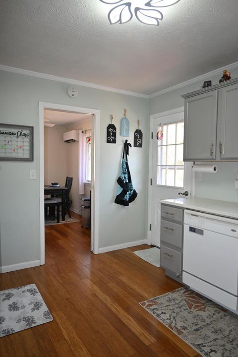 Tiny photo for 544 Terry Street, Muskegon Charter Township, MI 49442 (MLS # 71026009562)