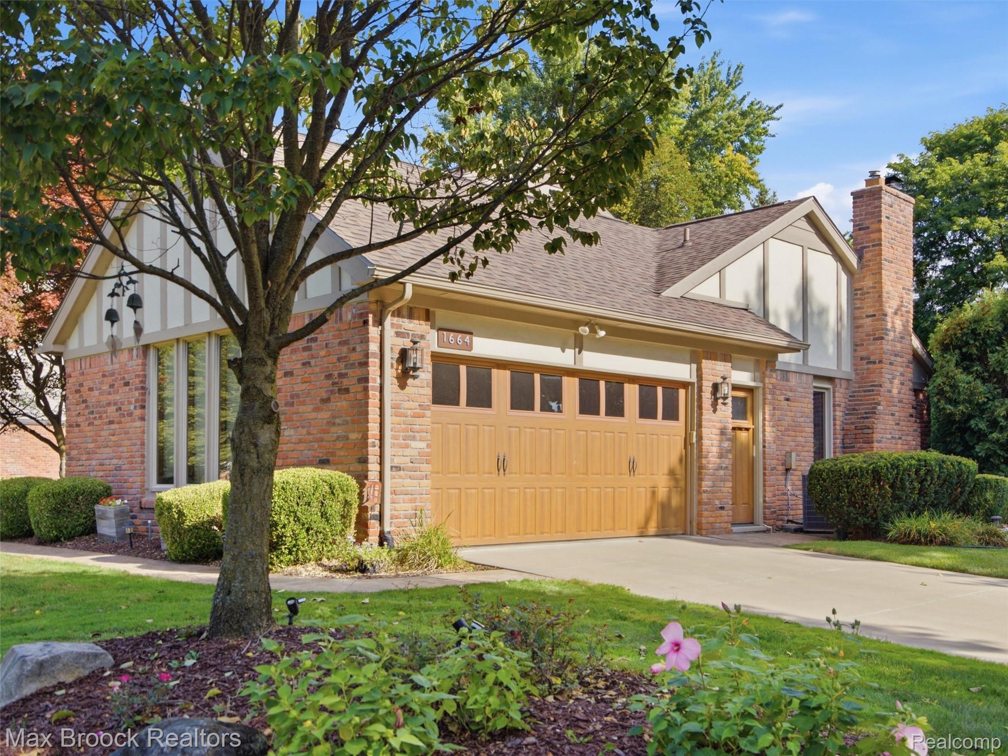 1664 White Birch Court