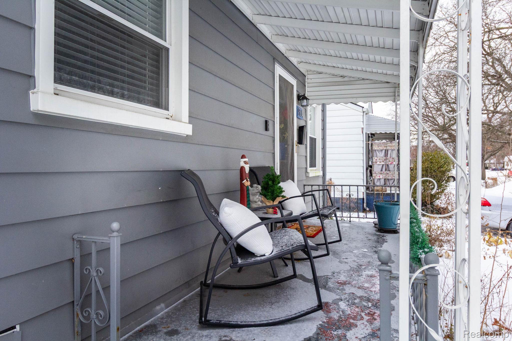 1504 E Maxlow Avenue