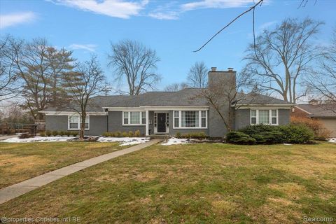 18135 Dunblaine Avenue Beverly Hills Village MI 48025