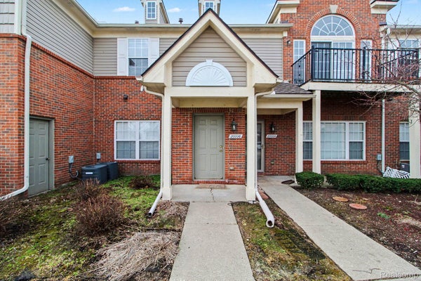 20006 HIDDEN OAKS DR, TRENTON, MI 48183 - Image a166106bb693fa8d2f9012c08c544a2c/1572827252