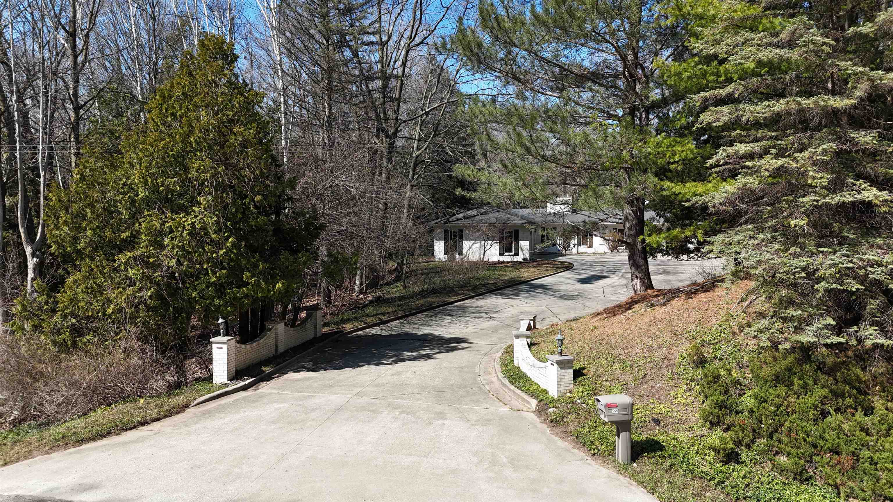 555 E Deerfield Road