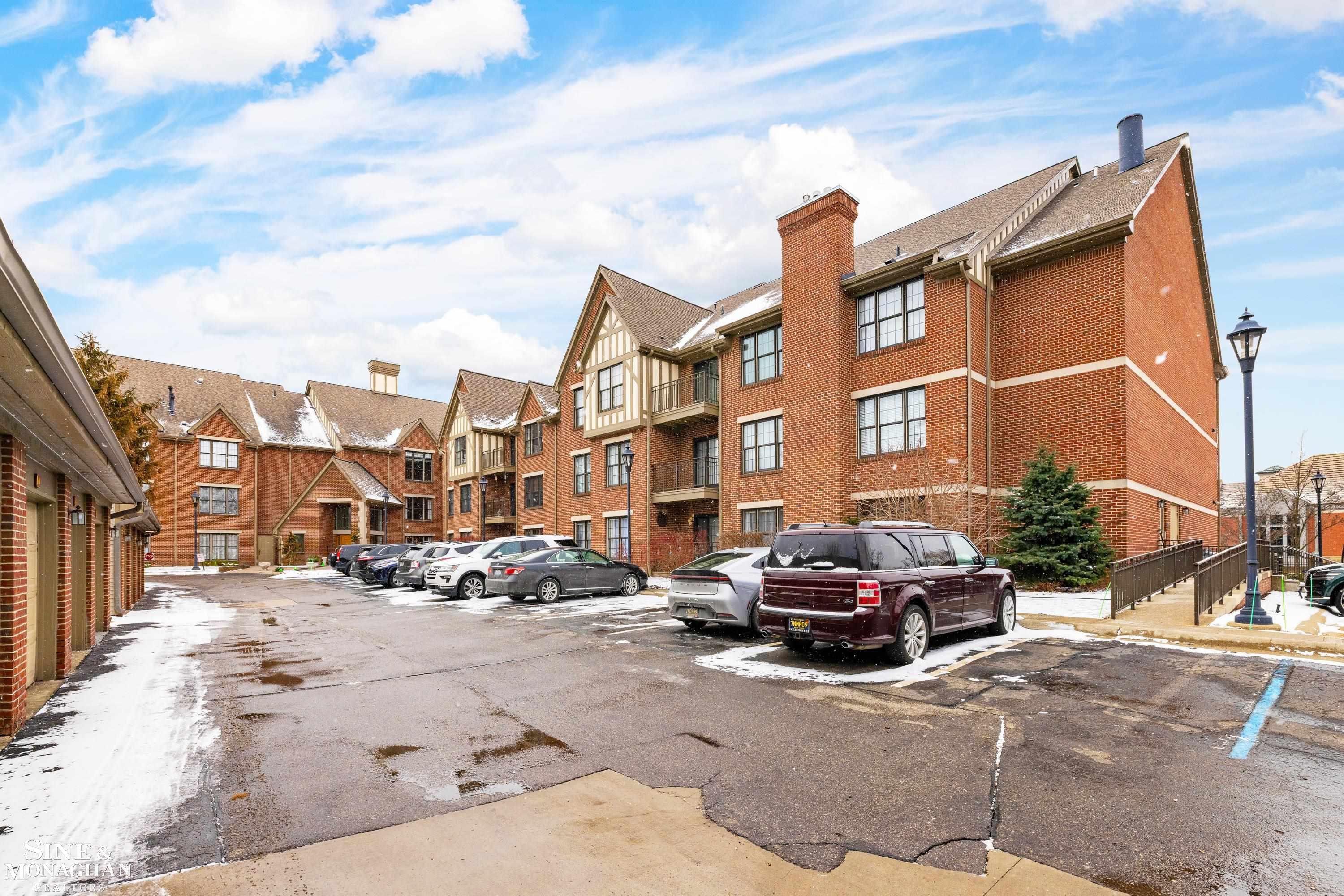 32 Pointe Park Place