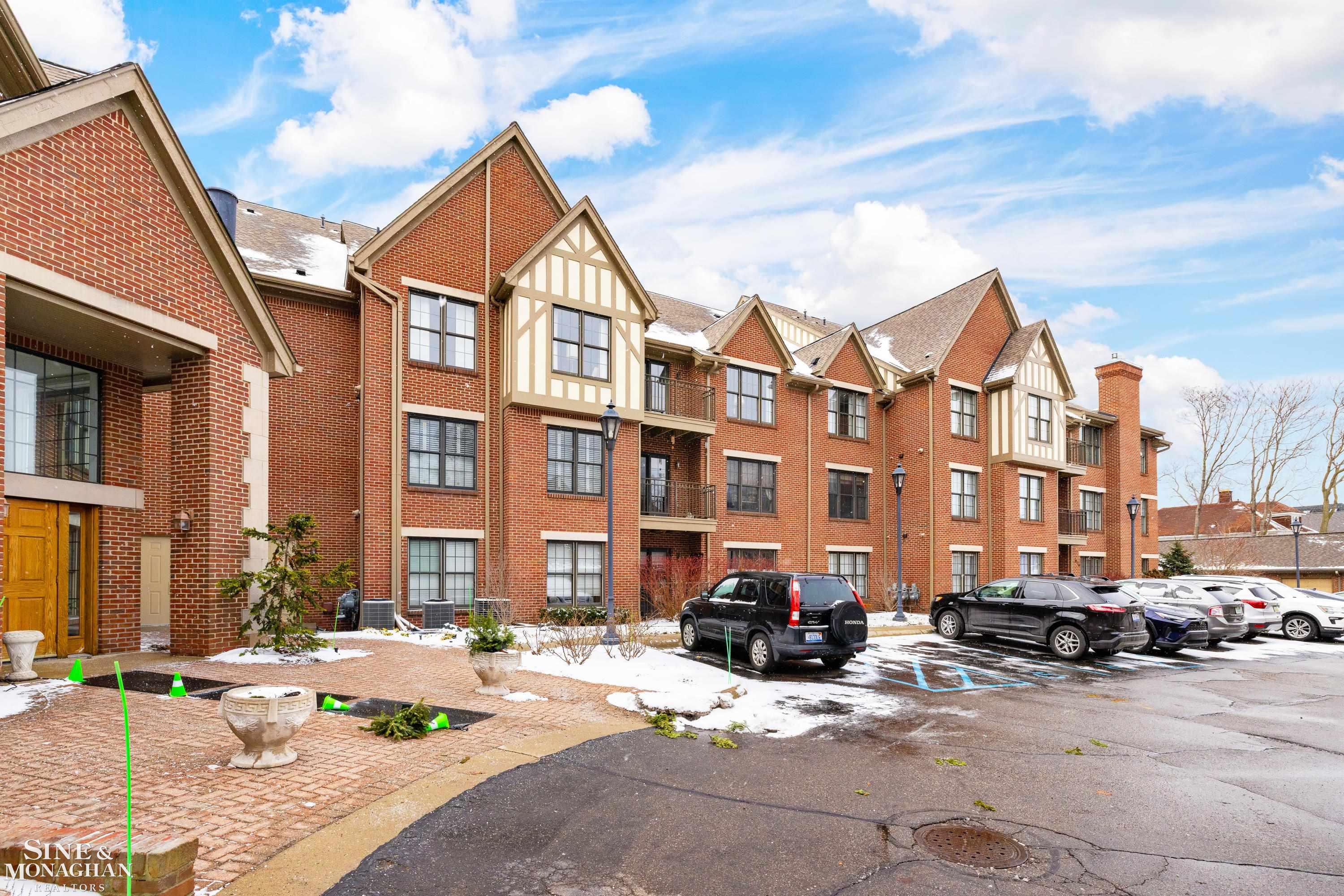 32 Pointe Park Place