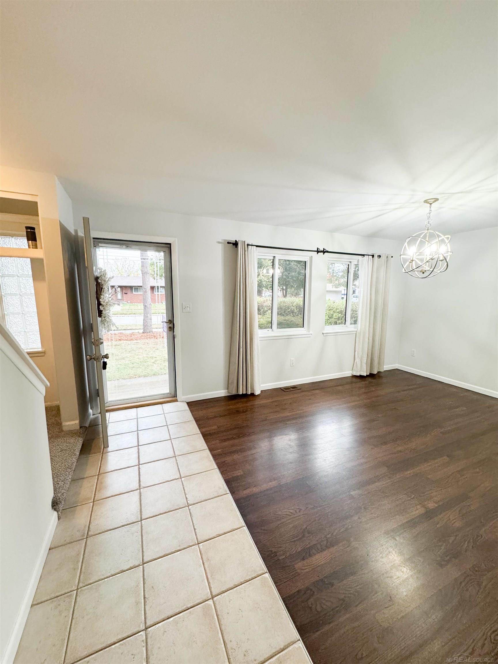 12816 Kinlock Drive