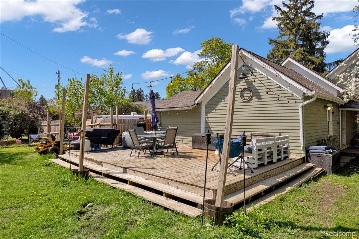 4322 HURON Street