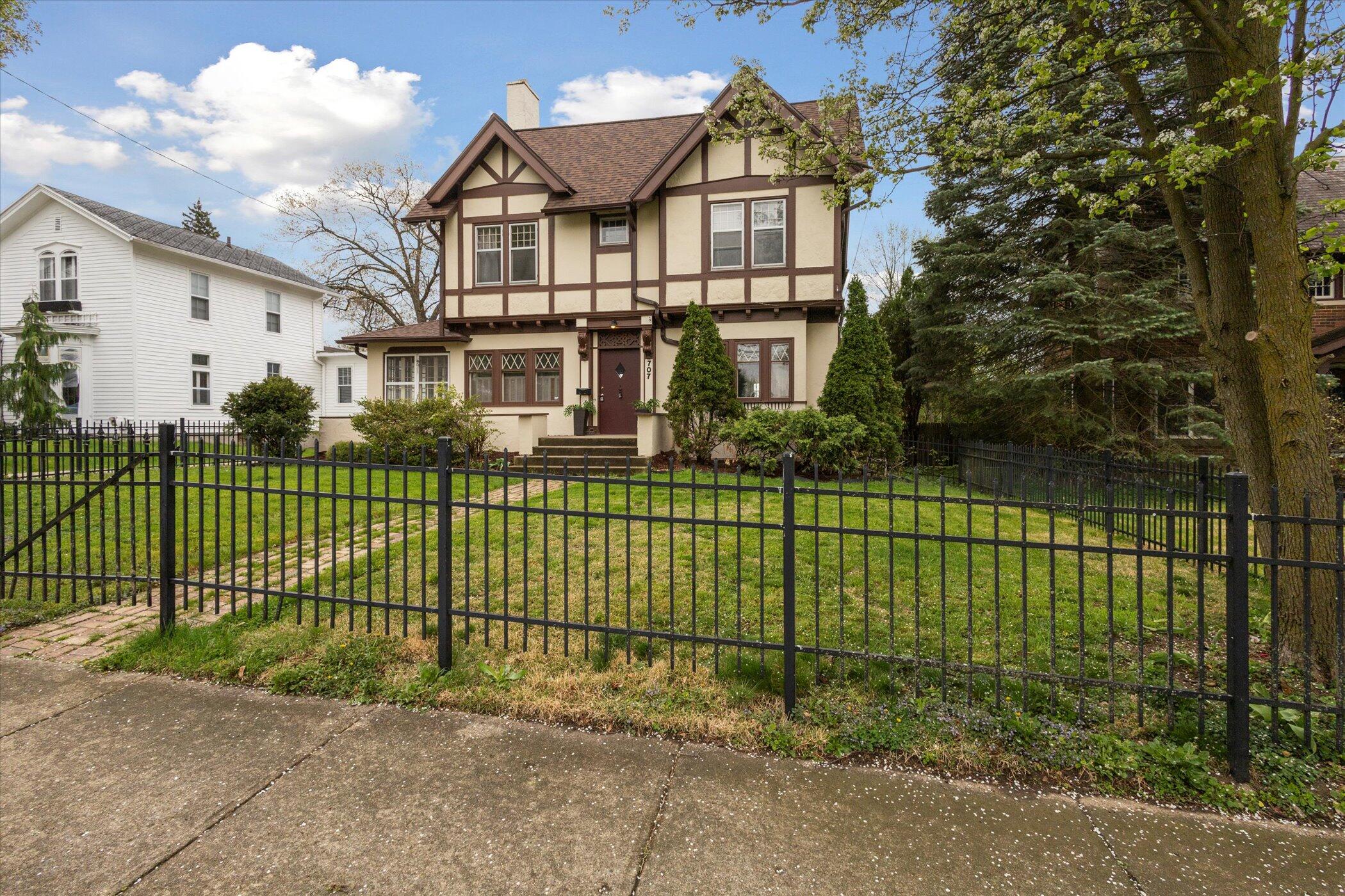 707 W Washington Avenue