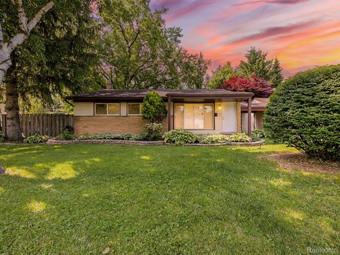 32501 Warren Road Garden City City MI 48135