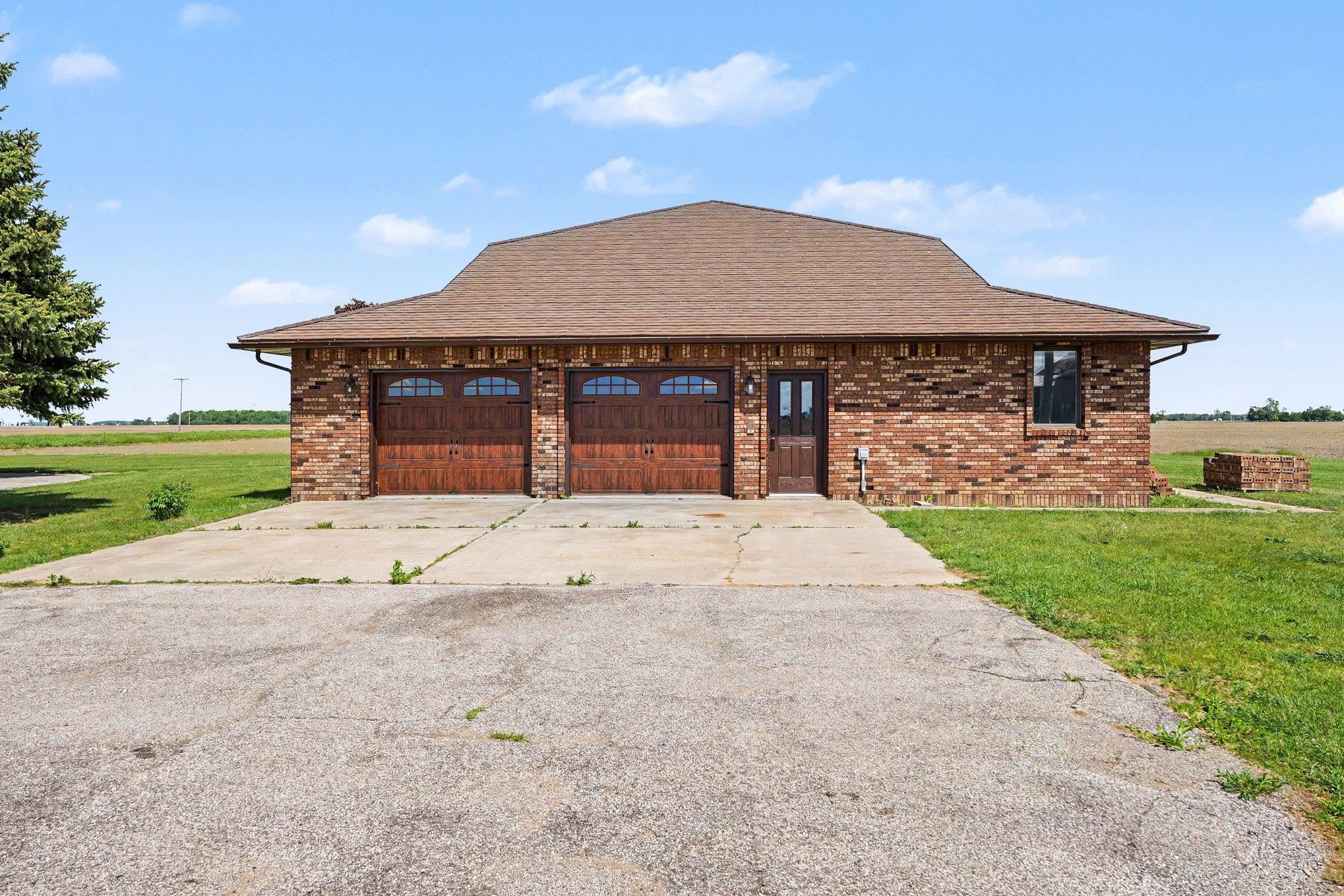 6386 E Washington