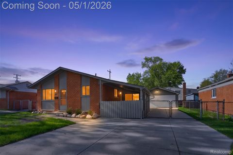 Photo of 1118 W Elmwood Avenue, Clawson City, MI 48017 (MLS # 20261028540)