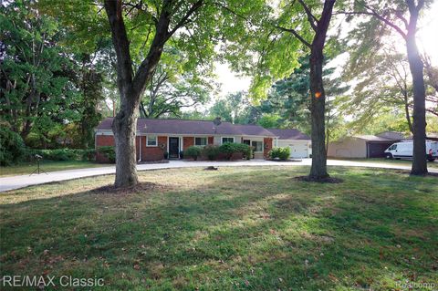 19595 Mahon Street Southfield City MI 48075