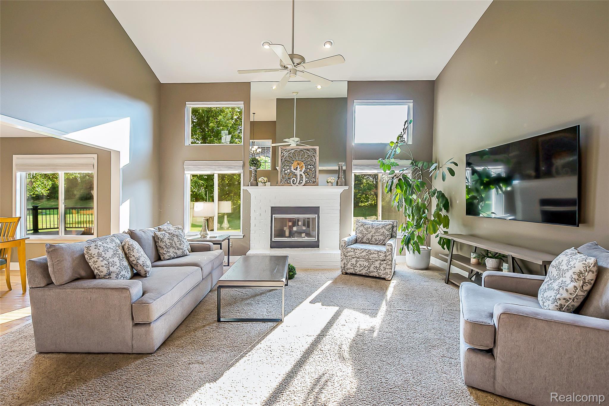 25823 Carriage Lane