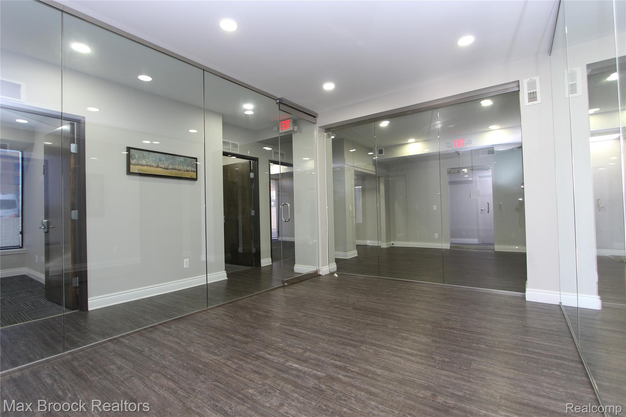 33060 Northwestern Highway 110