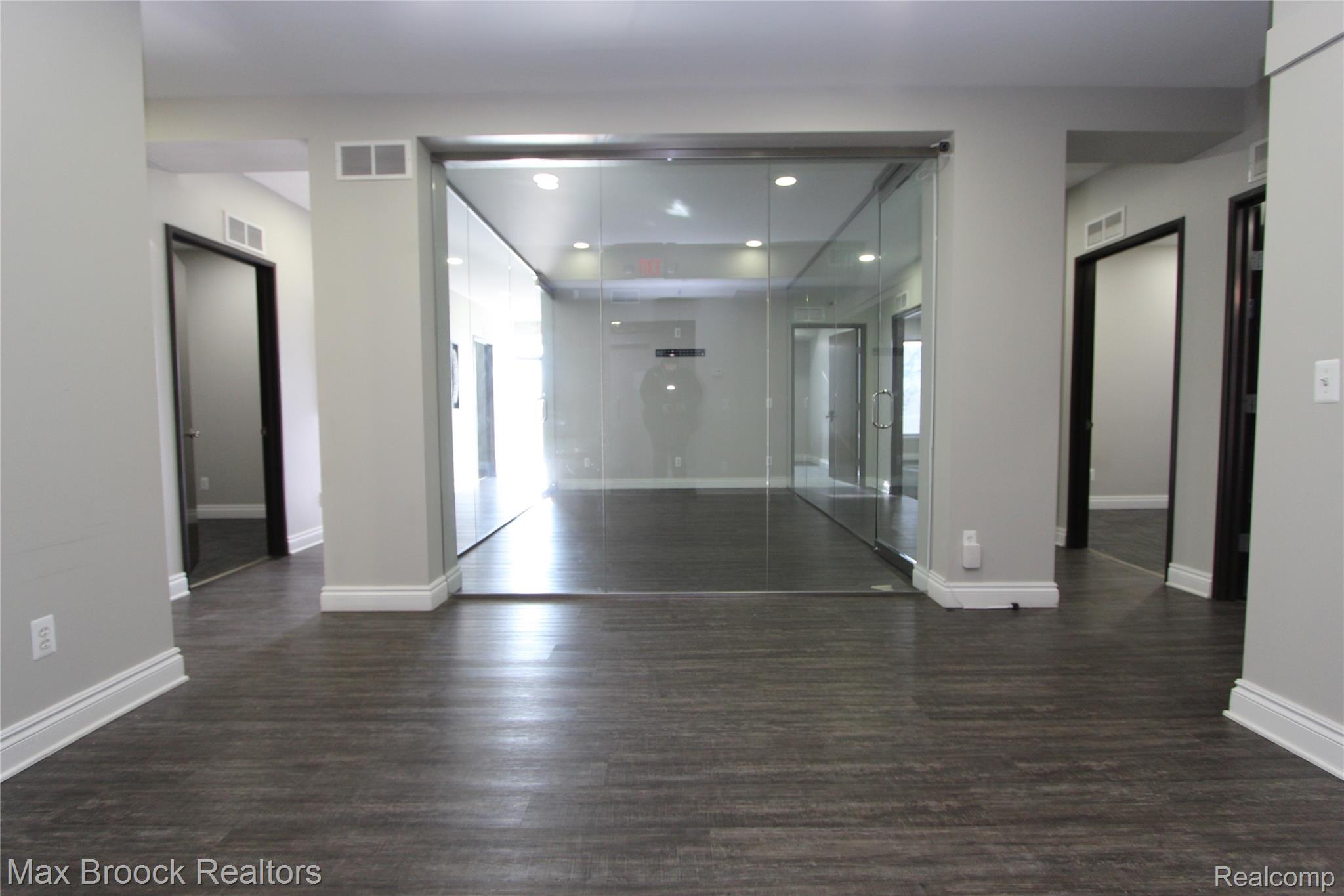 33060 Northwestern Highway 110