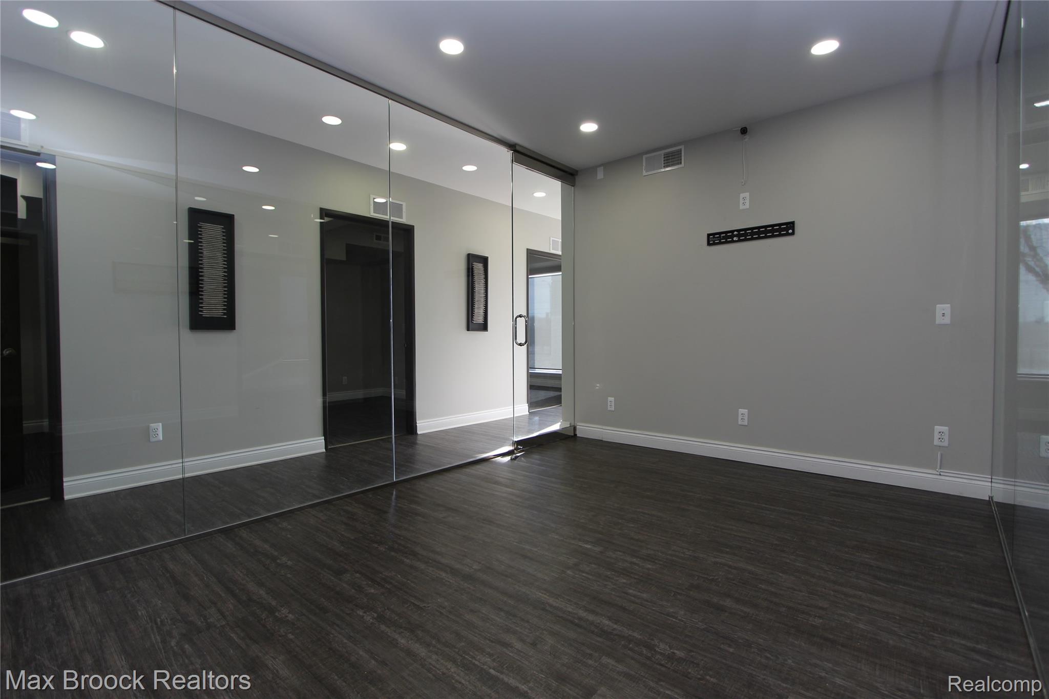 33060 Northwestern Highway 110