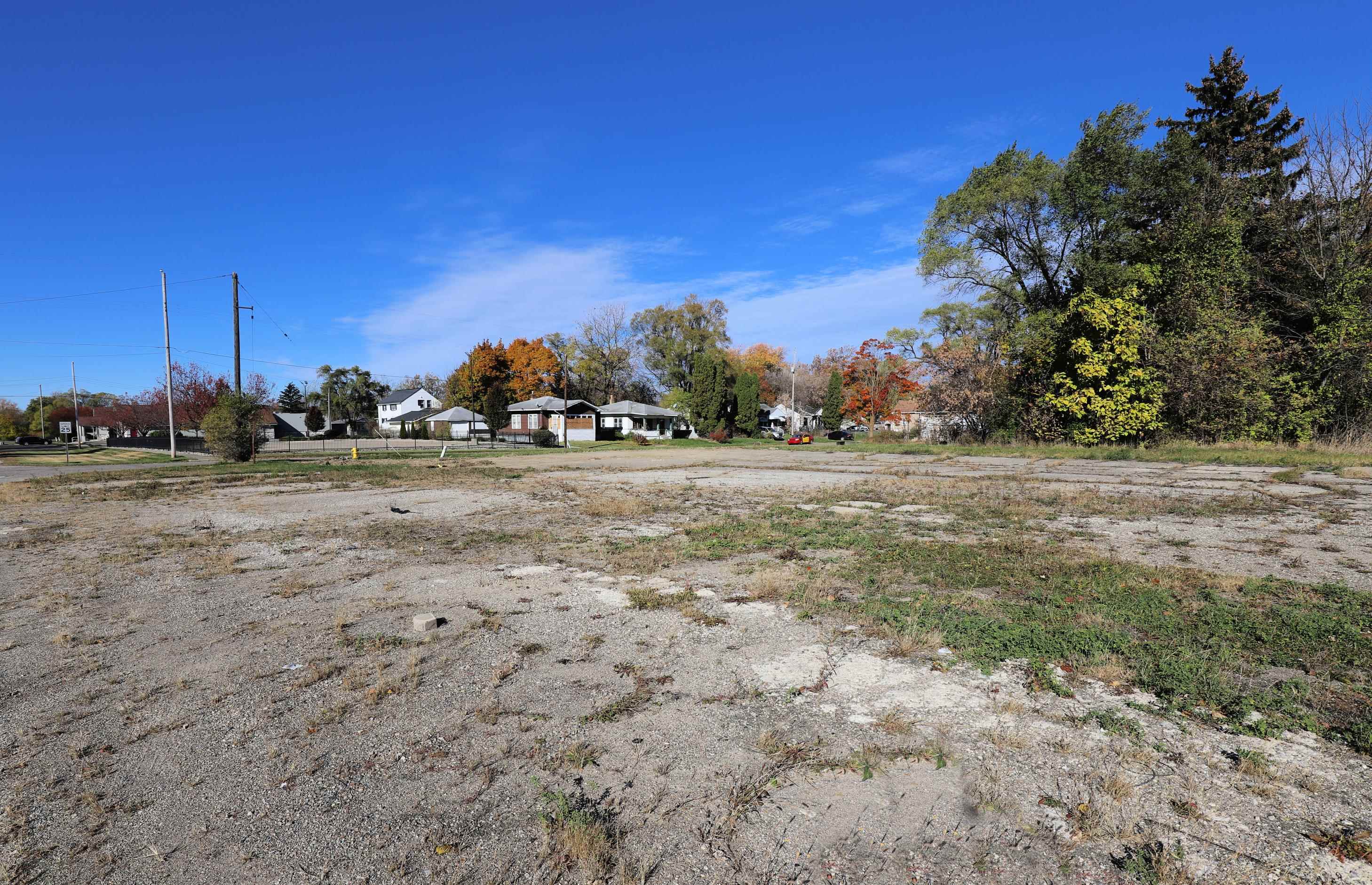 702/718 W Flint Park Boulevard