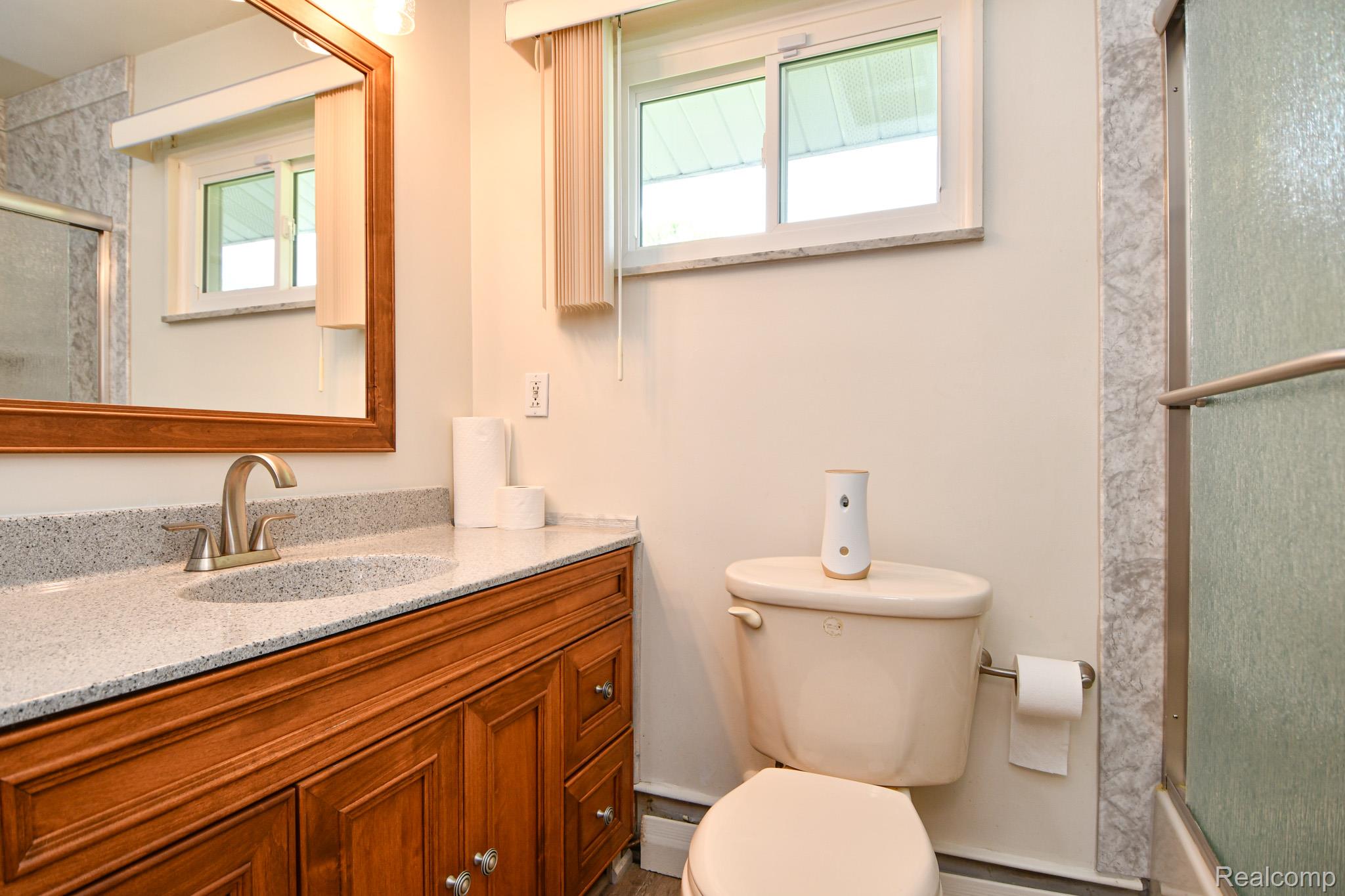 Genesee Charter Township, Michigan 48506, United States, 3 Bedrooms Bedrooms, ,2 BathroomsBathrooms,Residential,Active,210384