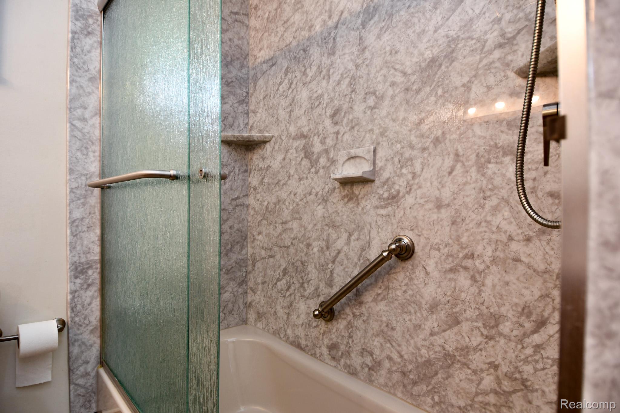 Genesee Charter Township, Michigan 48506, United States, 3 Bedrooms Bedrooms, ,2 BathroomsBathrooms,Residential,Active,210384