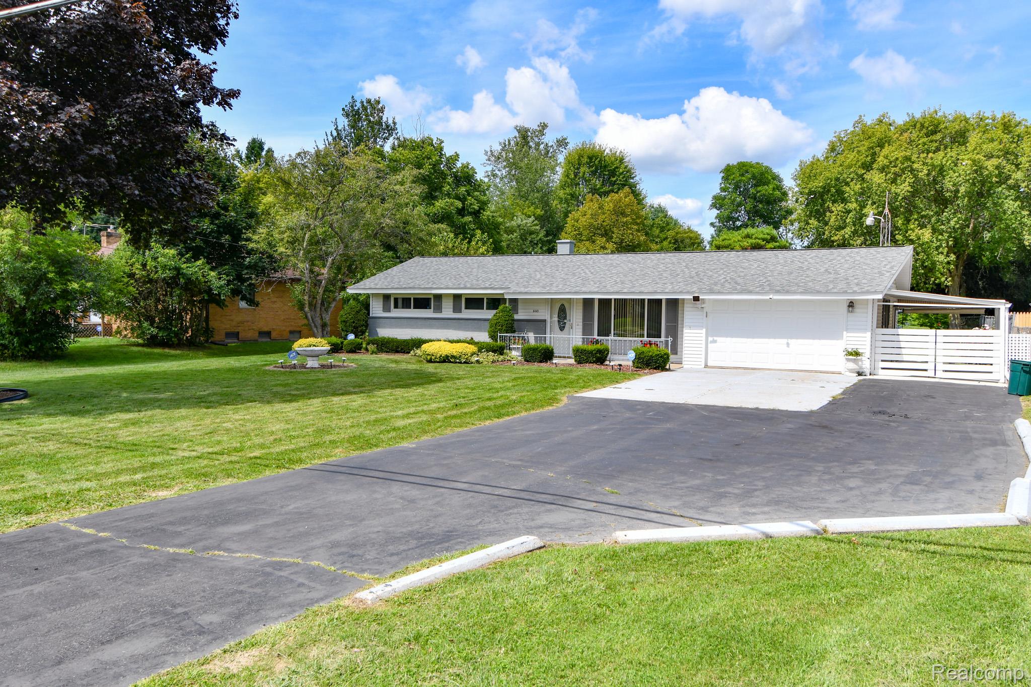 Genesee Charter Township, Michigan 48506, United States, 3 Bedrooms Bedrooms, ,2 BathroomsBathrooms,Residential,Active,210384