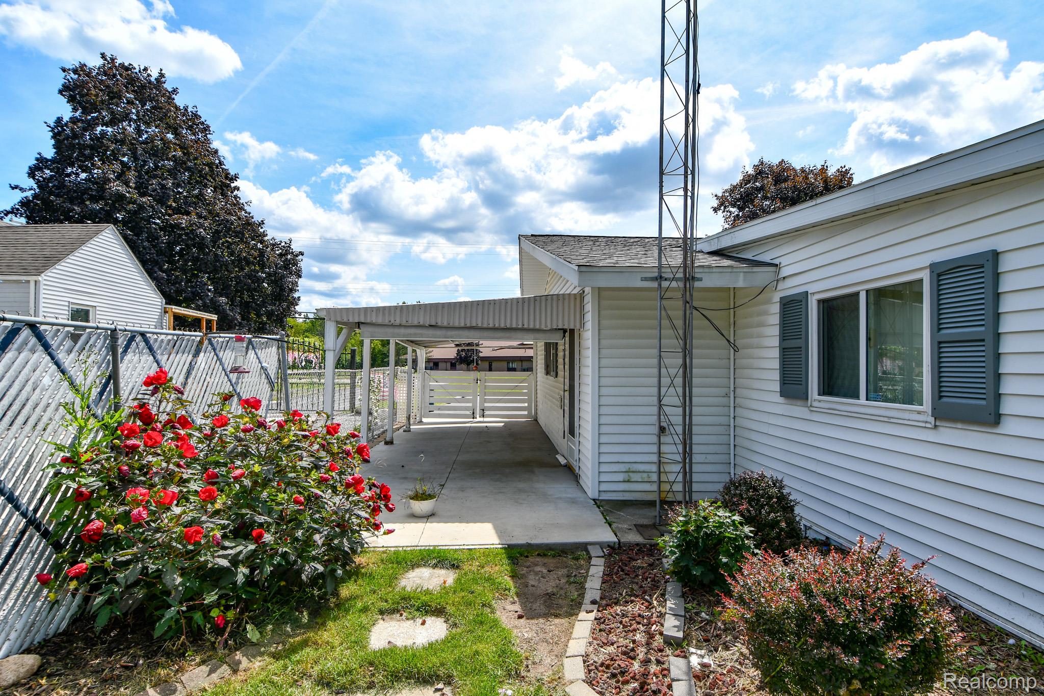 Genesee Charter Township, Michigan 48506, United States, 3 Bedrooms Bedrooms, ,2 BathroomsBathrooms,Residential,Active,210384