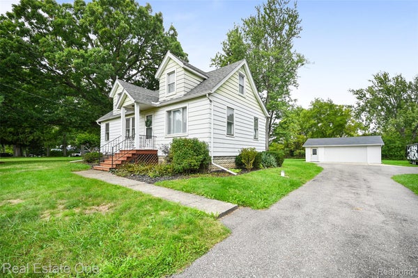 4233 MCCANDLISH RD, GRAND BLANC, MI 48439 - Image a1b32b8459d104eb64b28bca79e4b2a6/1116995301