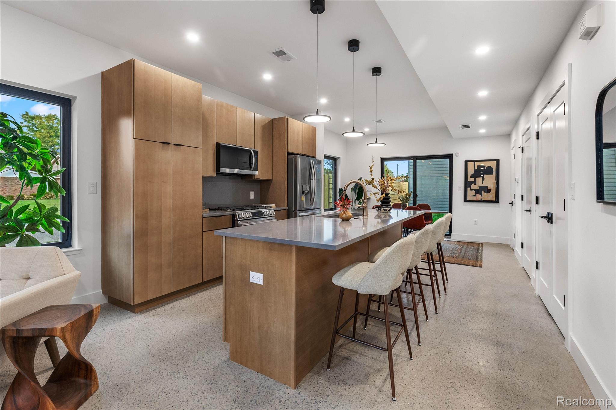 Detroit City, Michigan 48206, United States, 2 Bedrooms Bedrooms, ,3 BathroomsBathrooms,Residential,Active,216692