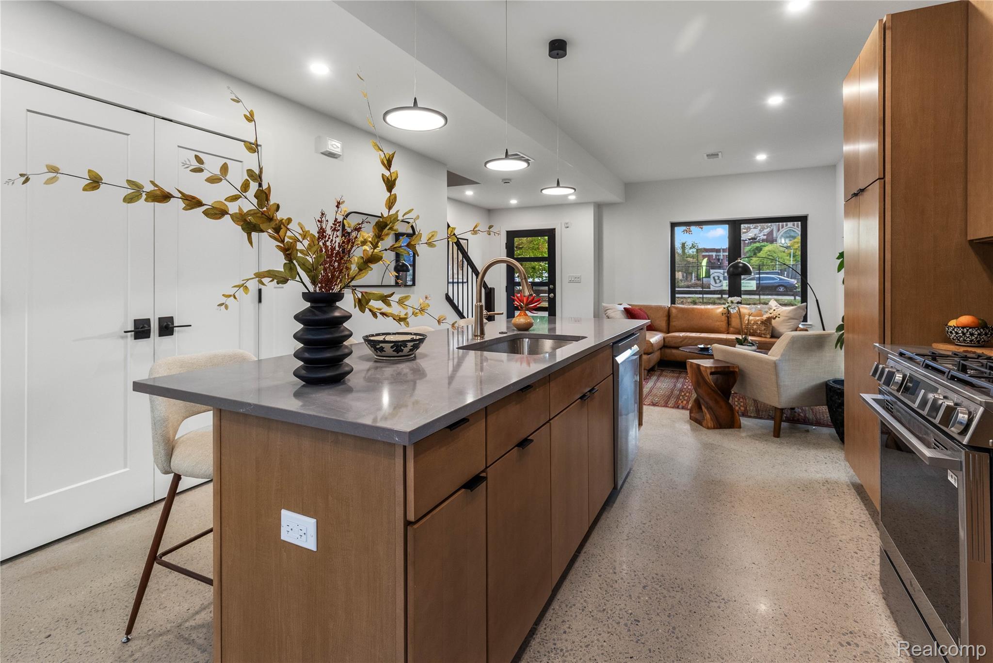 Detroit City, Michigan 48206, United States, 2 Bedrooms Bedrooms, ,3 BathroomsBathrooms,Residential,Active,216692