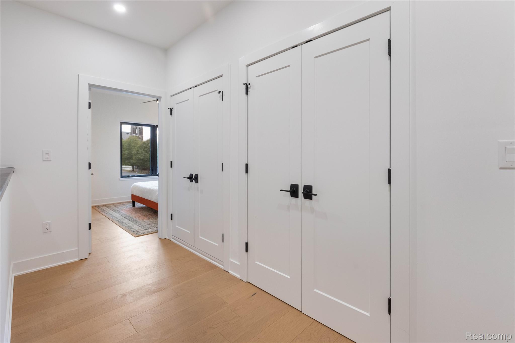 Detroit City, Michigan 48206, United States, 2 Bedrooms Bedrooms, ,3 BathroomsBathrooms,Residential,Active,216692