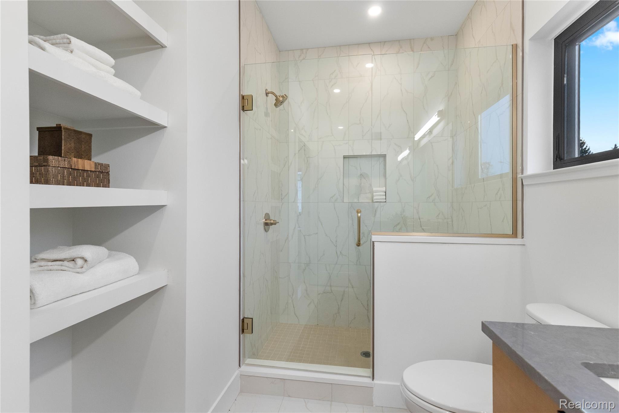 Detroit City, Michigan 48206, United States, 2 Bedrooms Bedrooms, ,3 BathroomsBathrooms,Residential,Active,216692