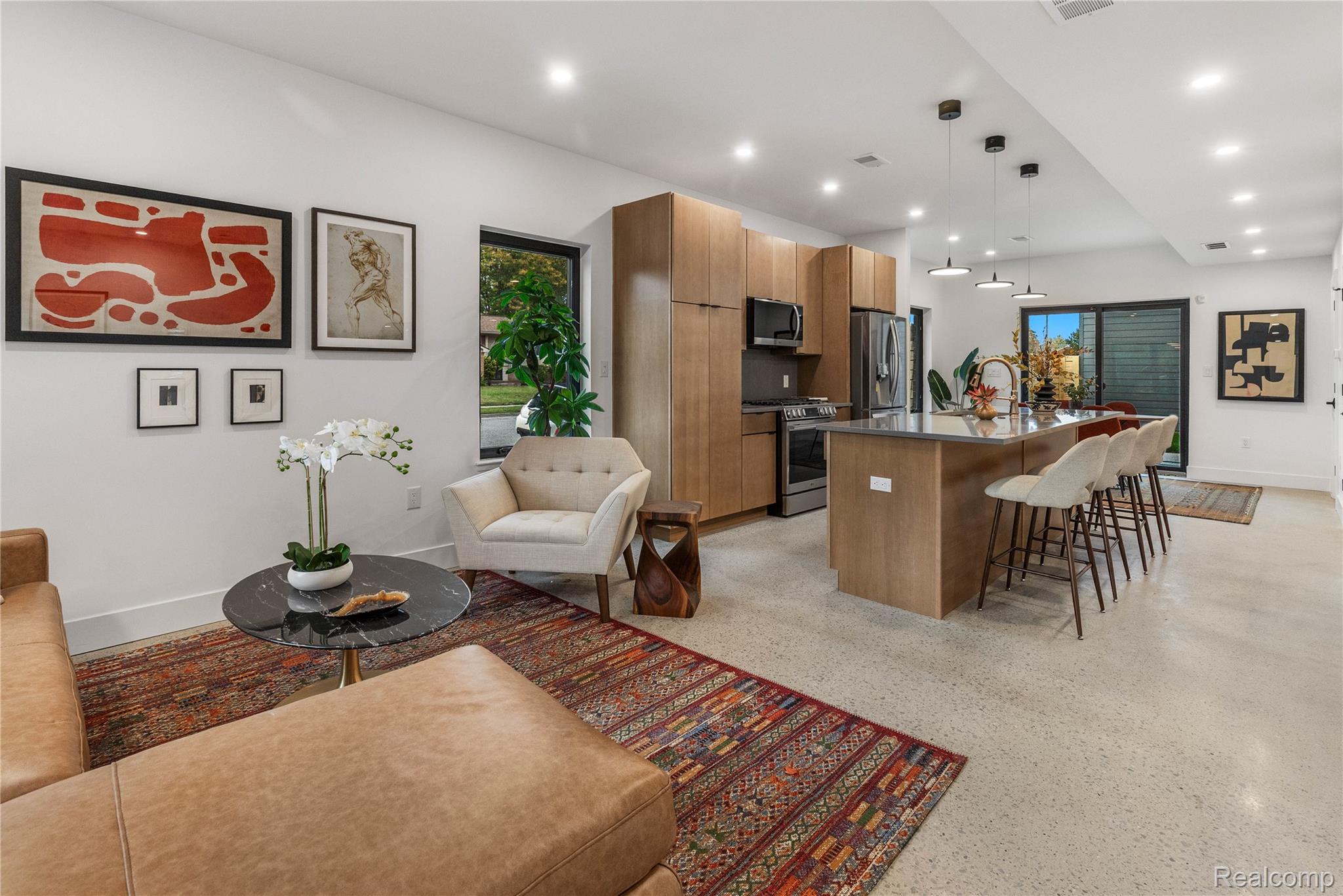 Detroit City, Michigan 48206, United States, 2 Bedrooms Bedrooms, ,3 BathroomsBathrooms,Residential,Active,216692