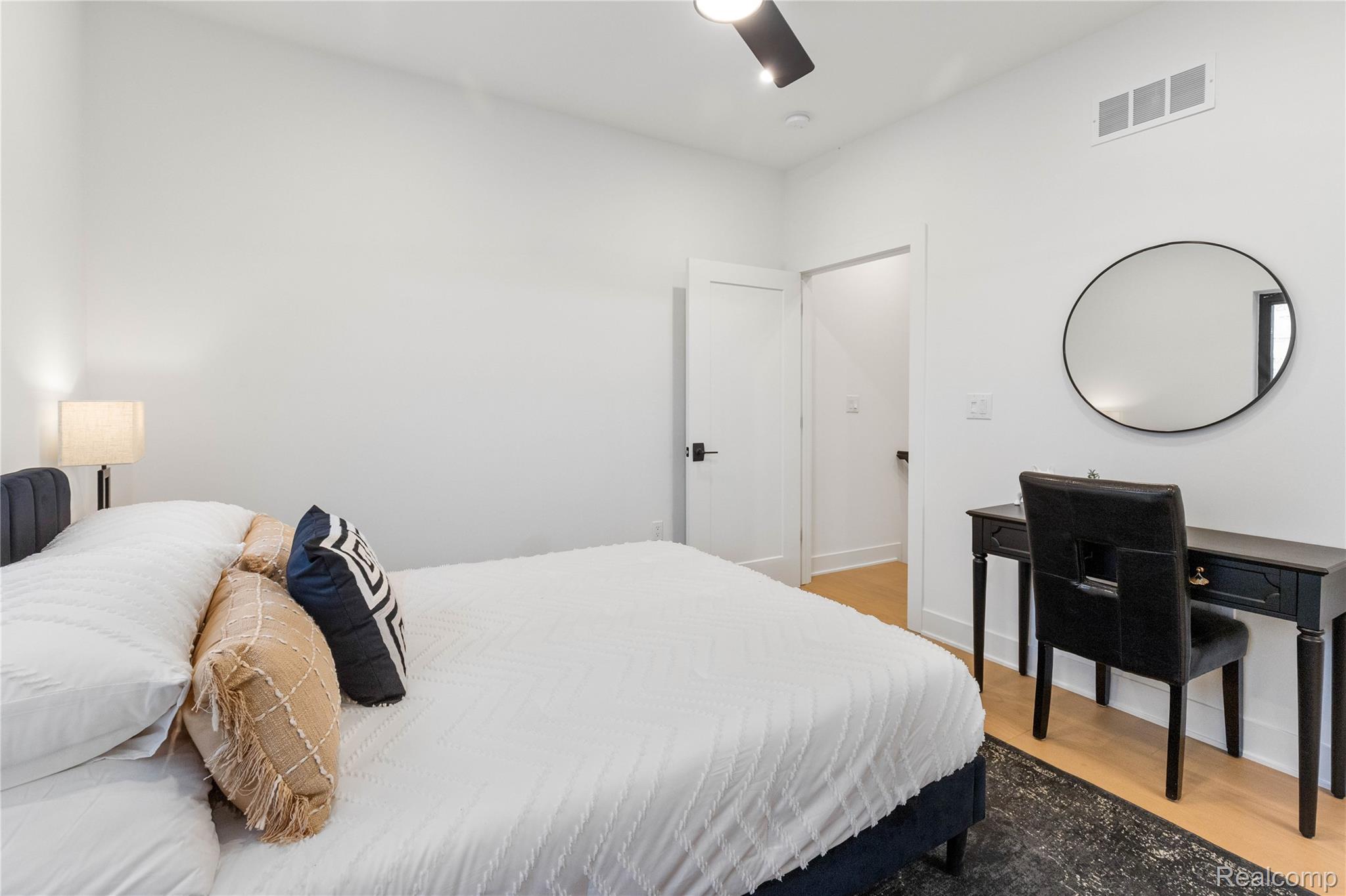 Detroit City, Michigan 48206, United States, 2 Bedrooms Bedrooms, ,3 BathroomsBathrooms,Residential,Active,216692