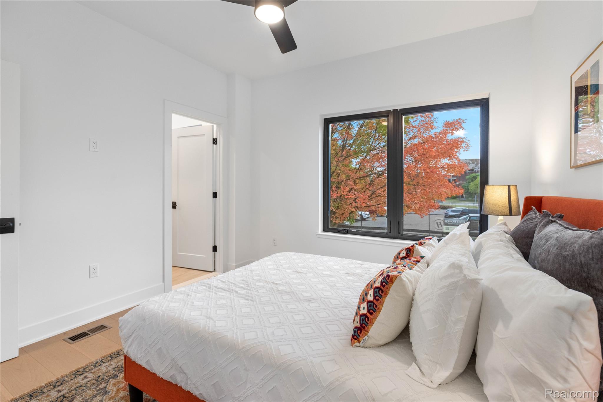 Detroit City, Michigan 48206, United States, 2 Bedrooms Bedrooms, ,3 BathroomsBathrooms,Residential,Active,216692