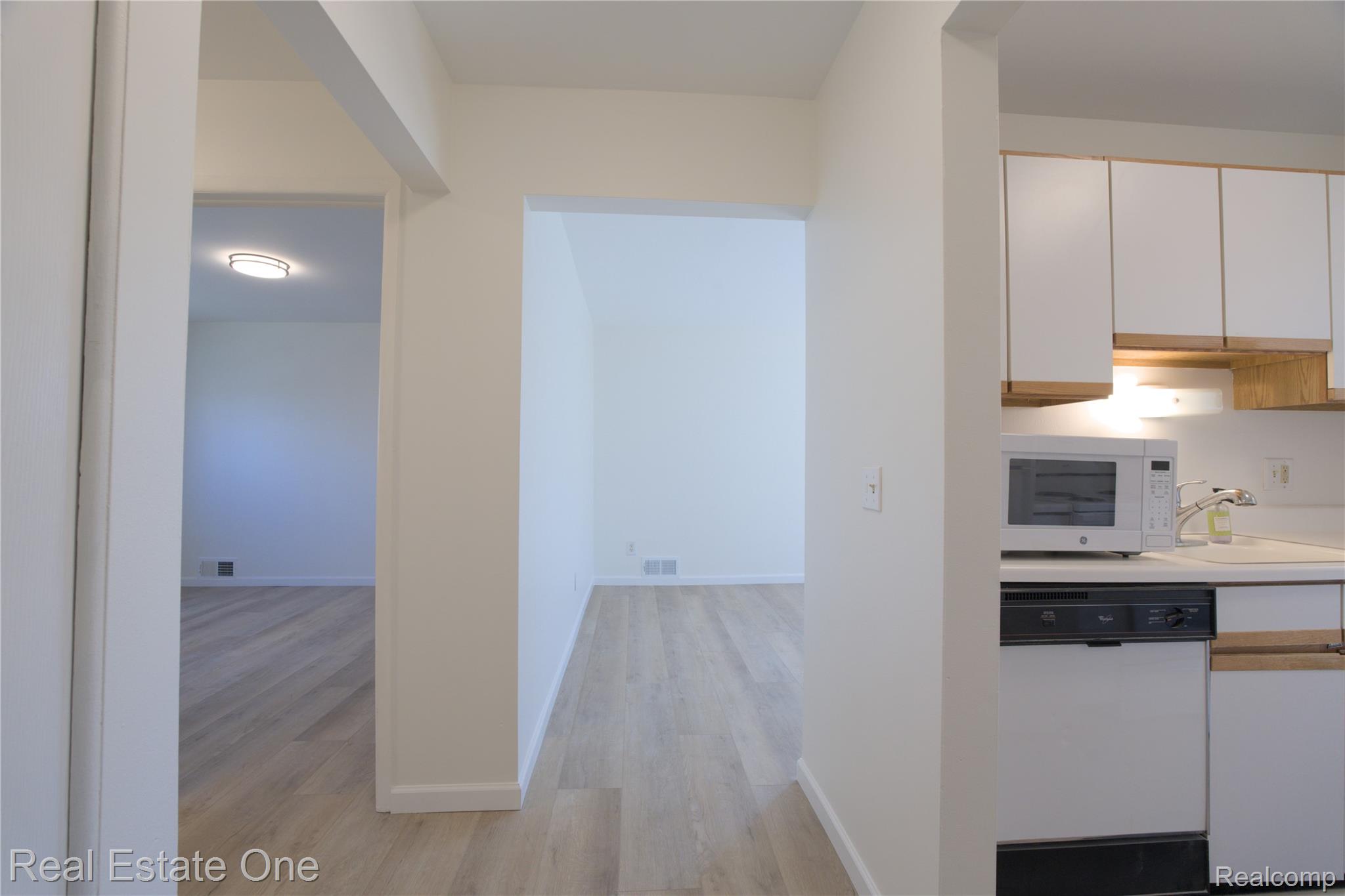 657 E Fox Hills Drive