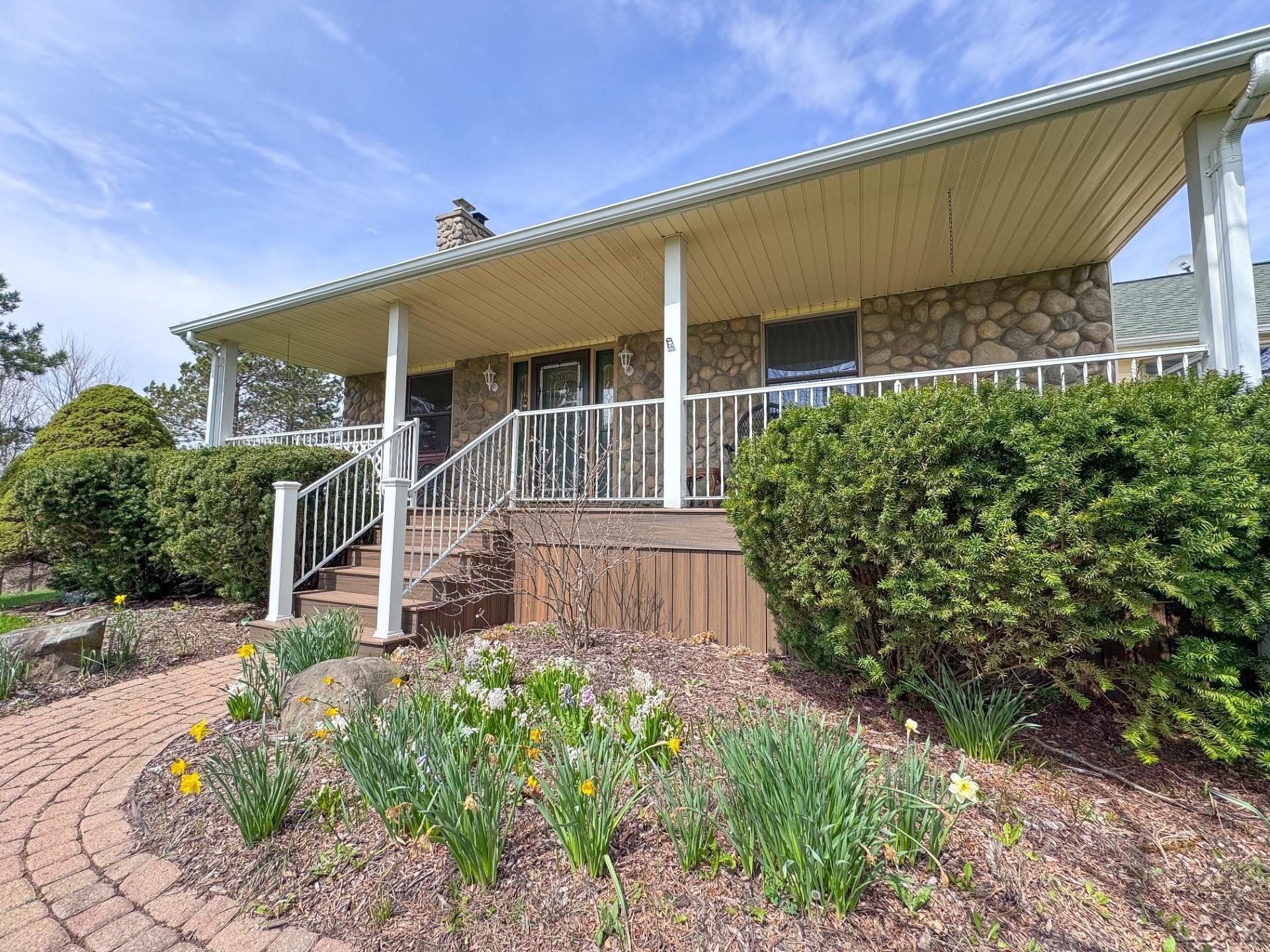 2200 E Munger Road