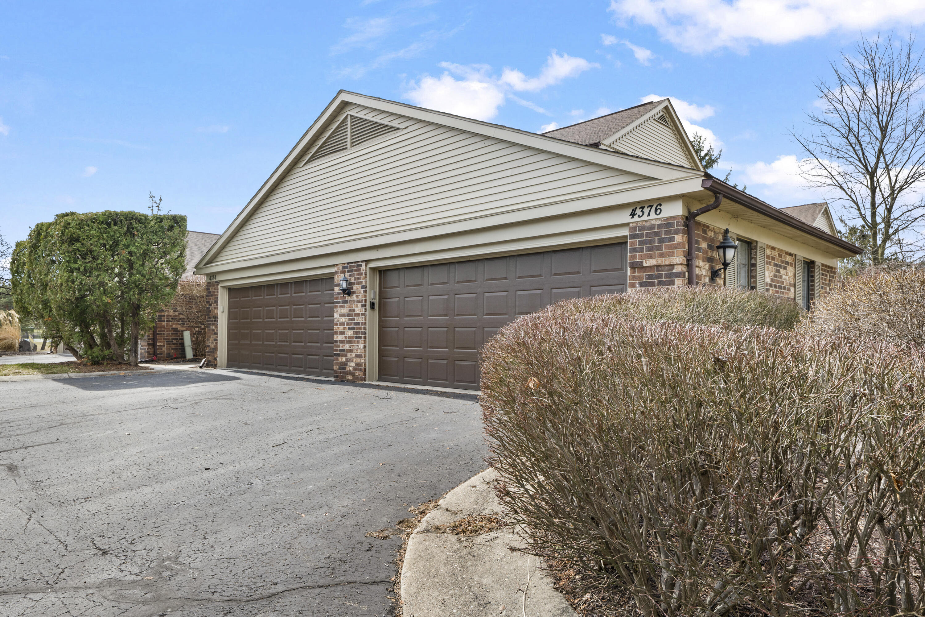 4376 Knightsbridge Lane