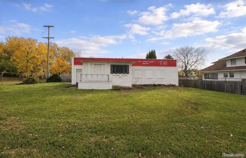 556 Auburn Avenue Pontiac City MI 48342