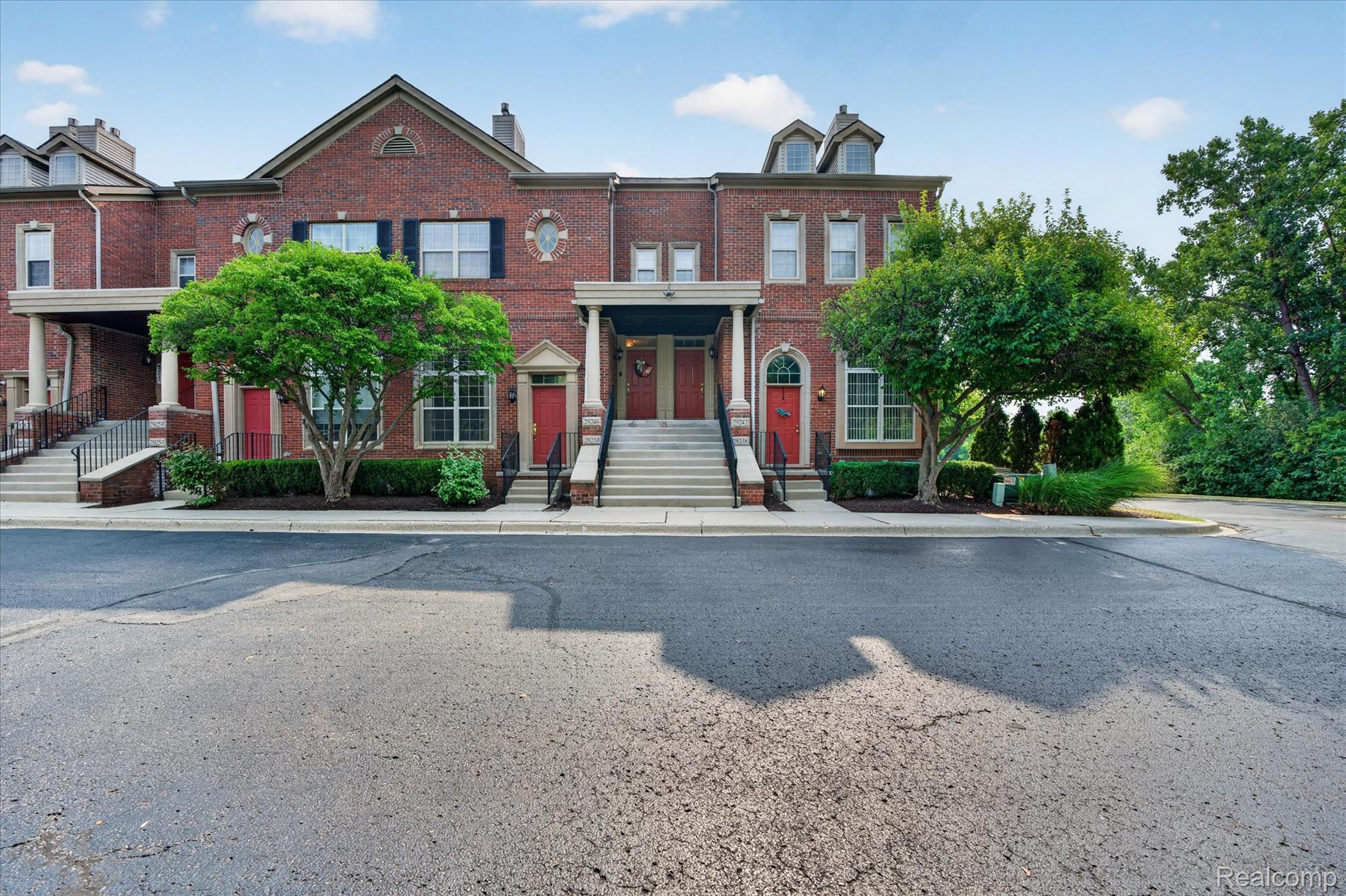 29246 W Glen Oaks