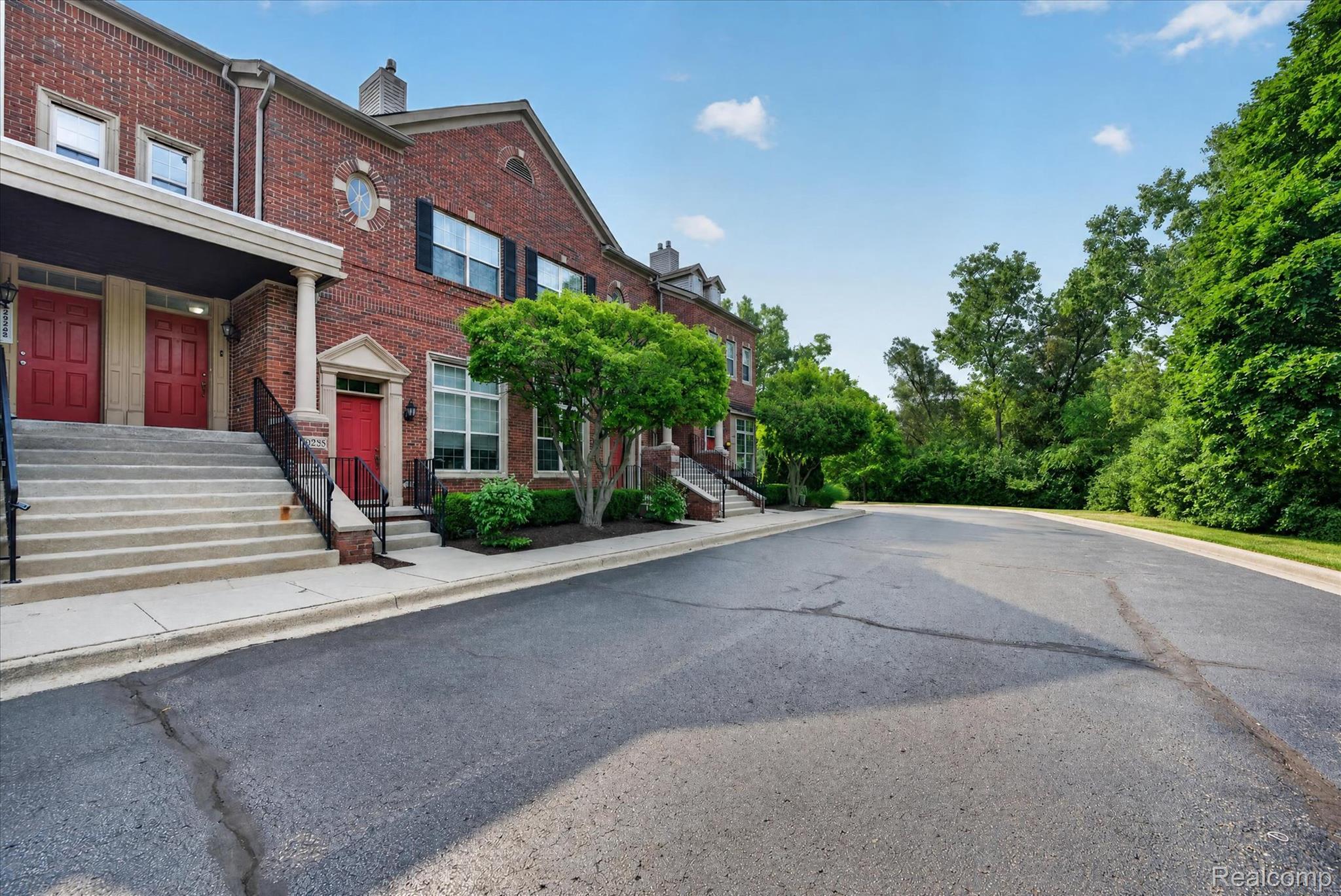 29246 W Glen Oaks
