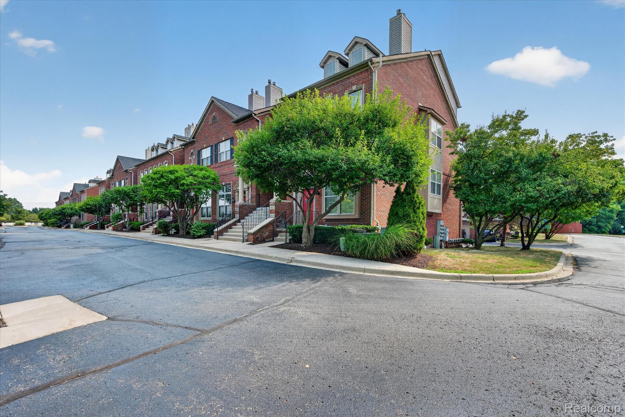 29246 W Glen Oaks