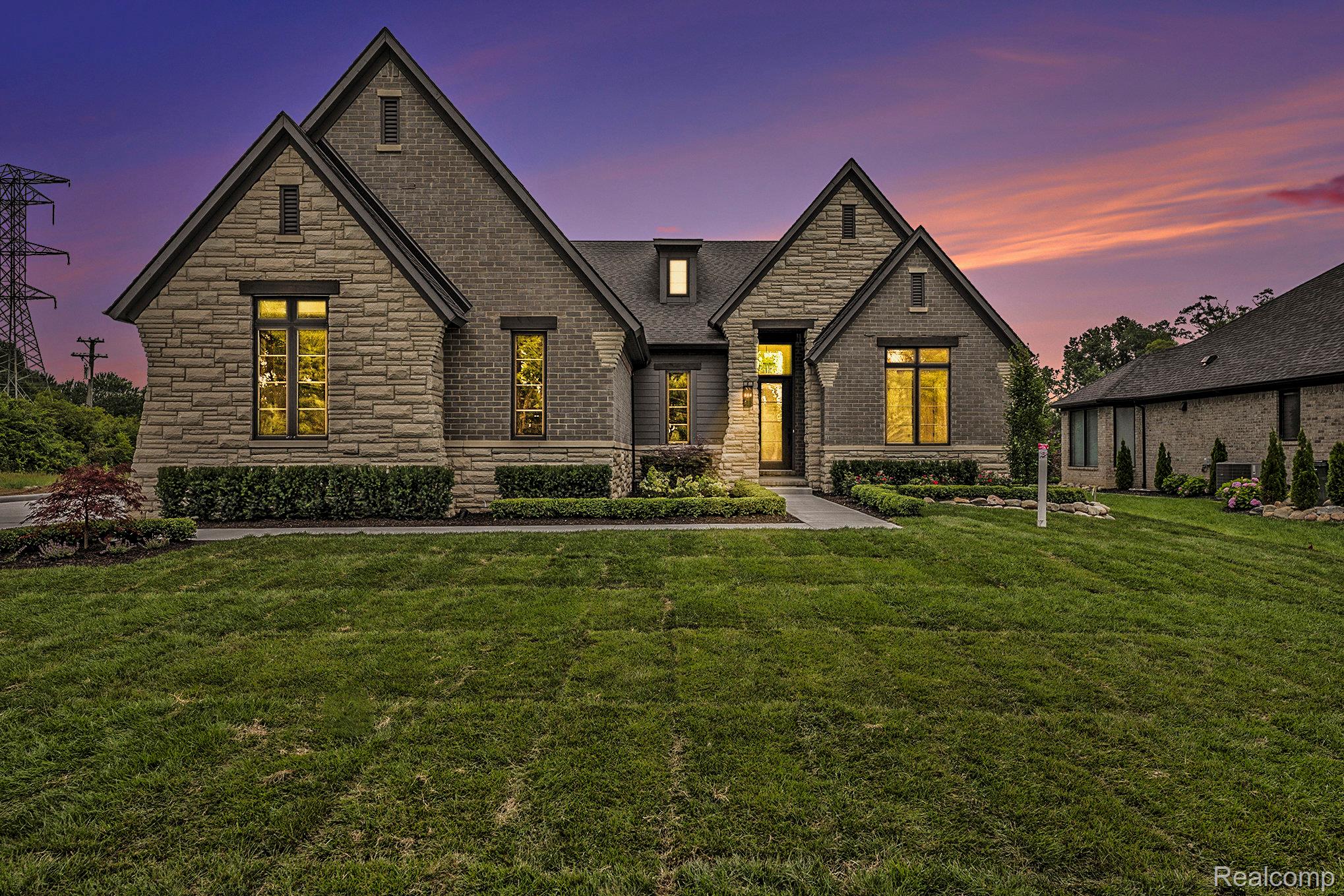 12771 N POINTE Drive