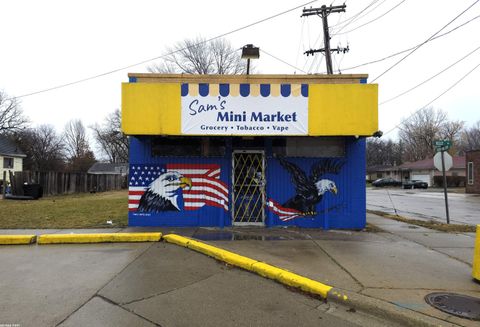 20032 Kelly Road Harper Woods City MI 48225