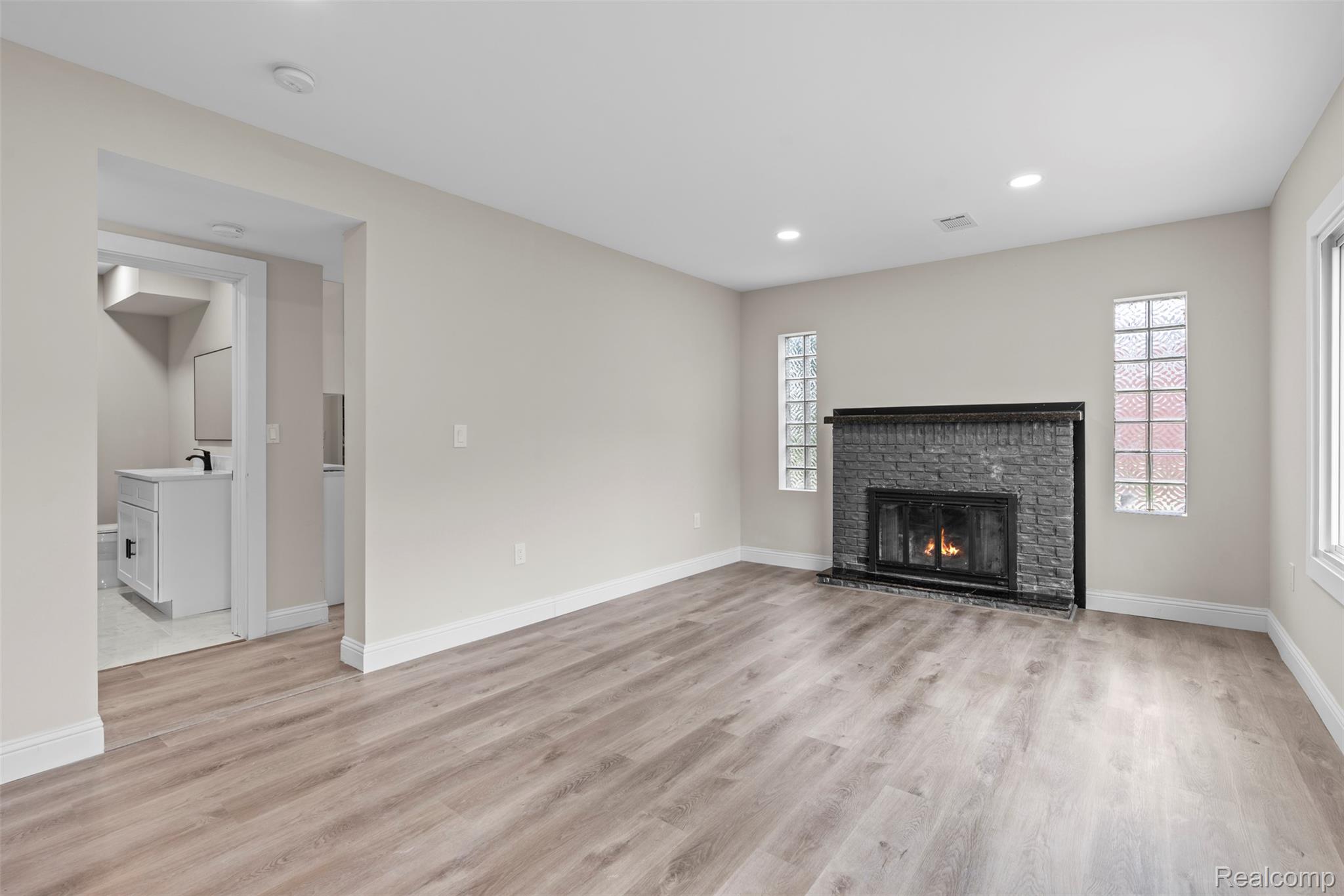 St Clair Shores City, Michigan 48082, United States, 5 Bedrooms Bedrooms, ,3 BathroomsBathrooms,Residential,Active,219943