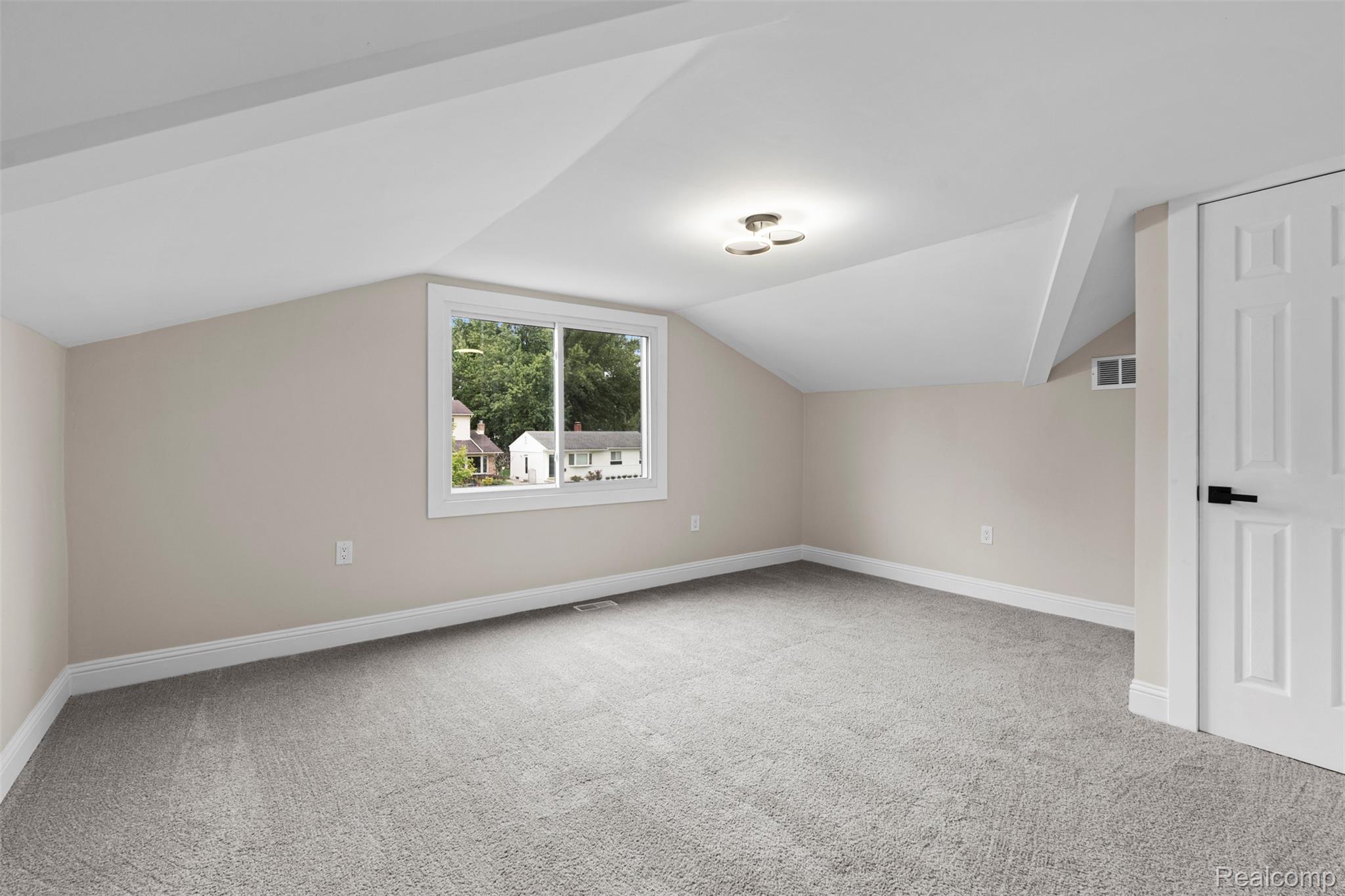 St Clair Shores City, Michigan 48082, United States, 5 Bedrooms Bedrooms, ,3 BathroomsBathrooms,Residential,Active,219943