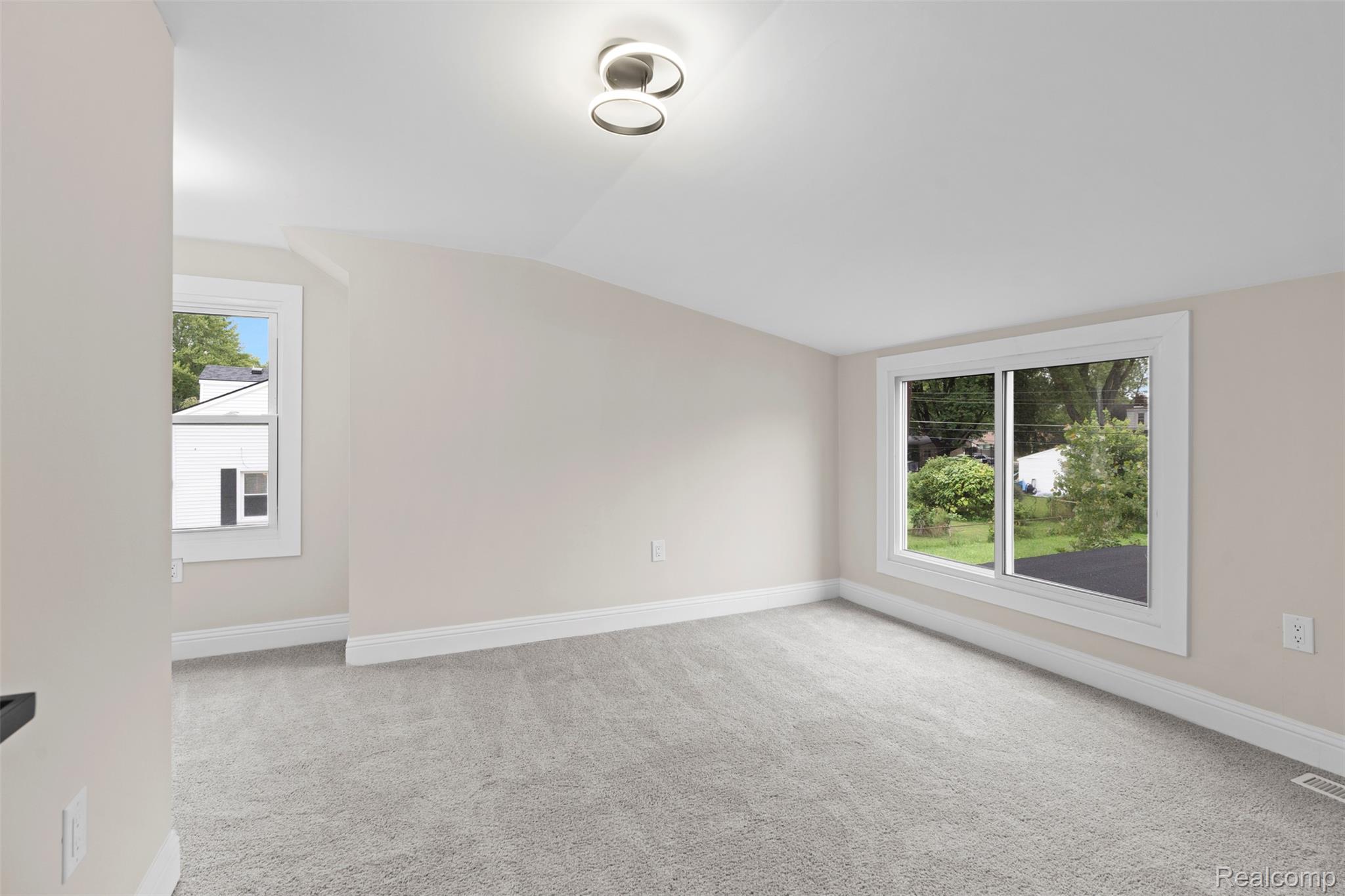 St Clair Shores City, Michigan 48082, United States, 5 Bedrooms Bedrooms, ,3 BathroomsBathrooms,Residential,Active,219943