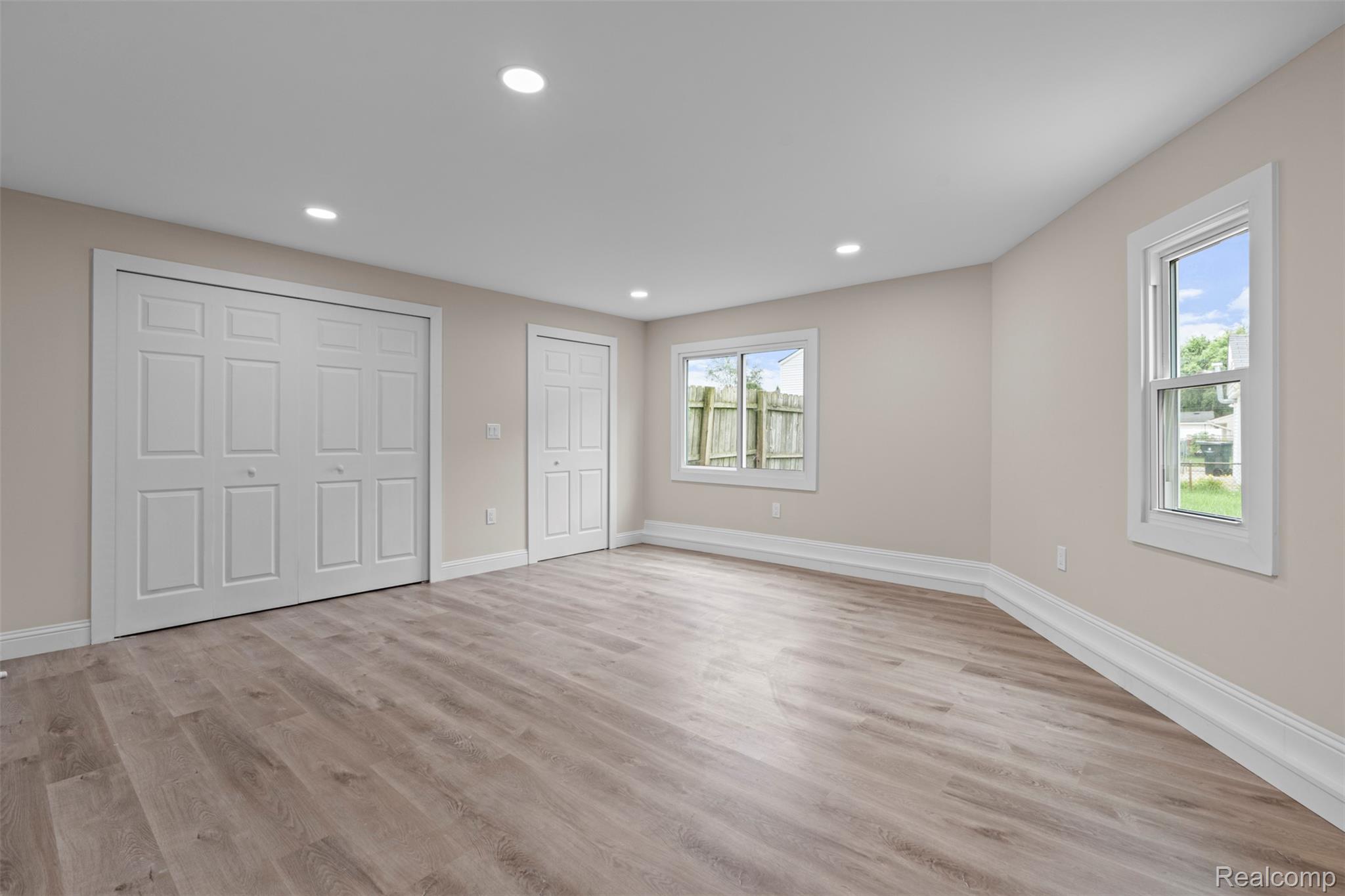 St Clair Shores City, Michigan 48082, United States, 5 Bedrooms Bedrooms, ,3 BathroomsBathrooms,Residential,Active,219943