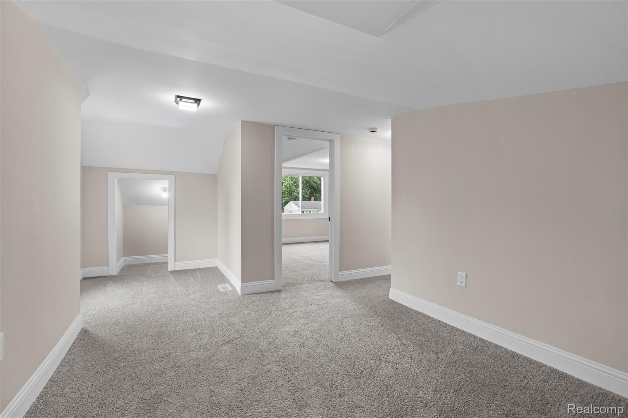 St Clair Shores City, Michigan 48082, United States, 5 Bedrooms Bedrooms, ,3 BathroomsBathrooms,Residential,Active,219943