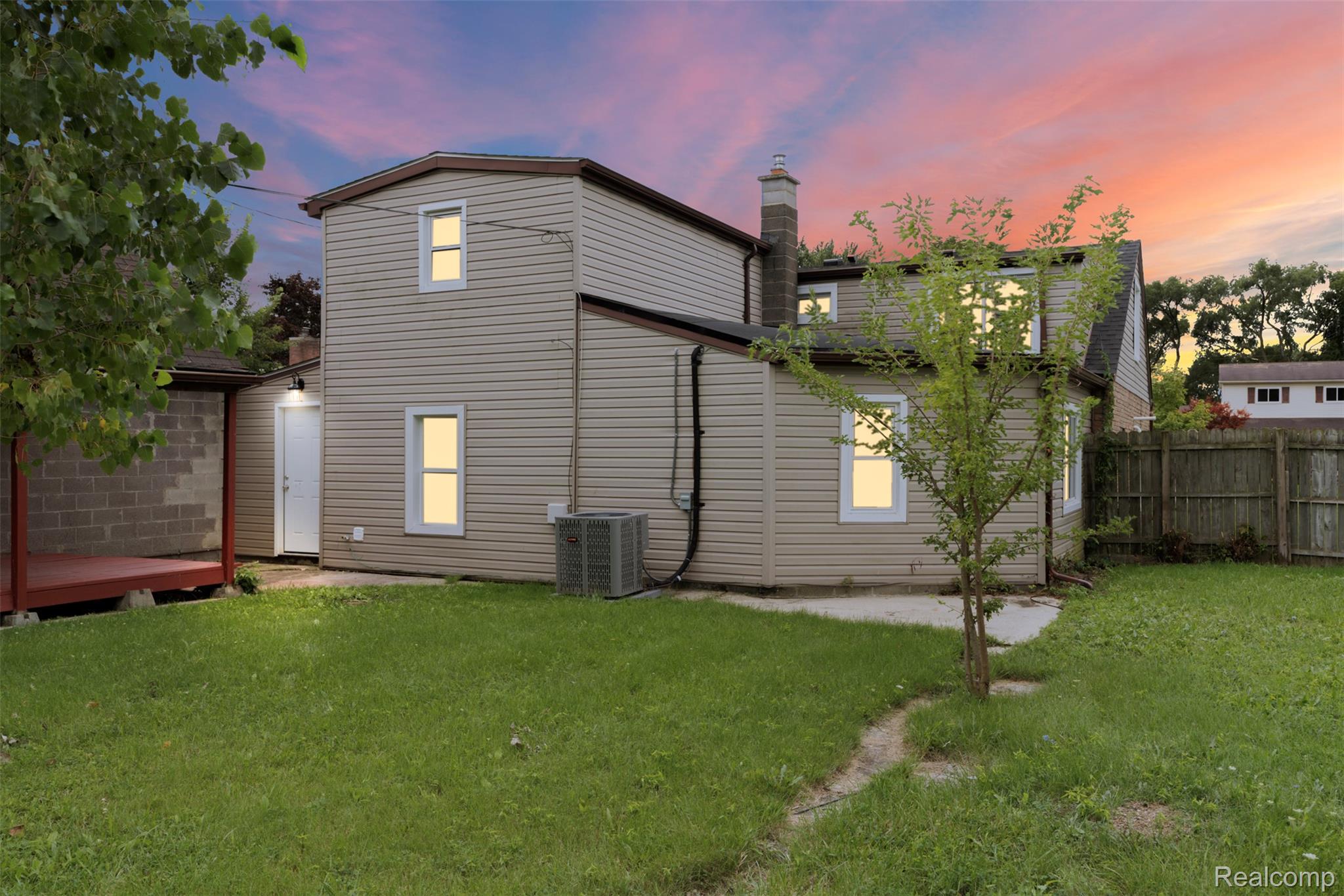 St Clair Shores City, Michigan 48082, United States, 5 Bedrooms Bedrooms, ,3 BathroomsBathrooms,Residential,Active,219943